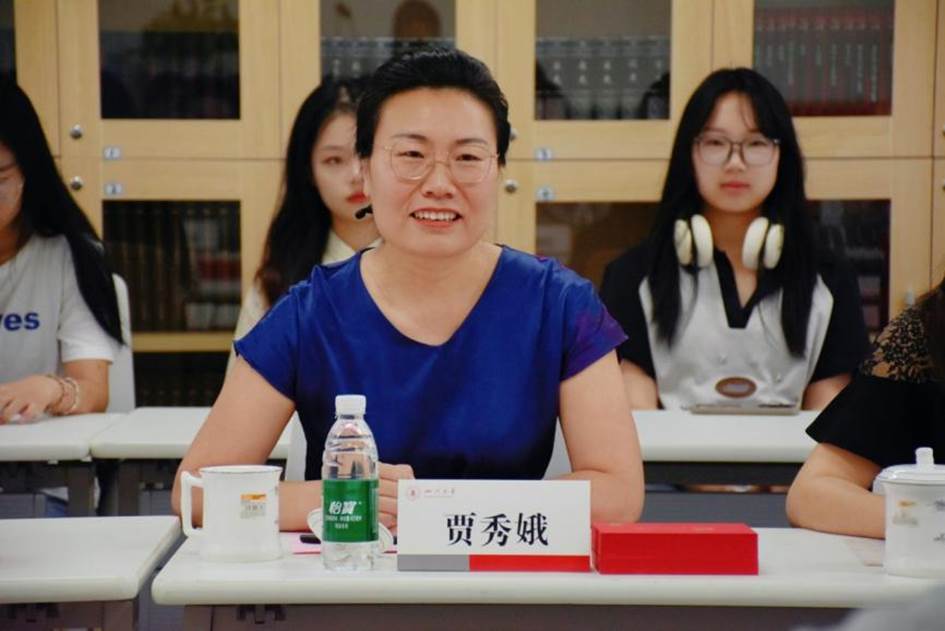 太阳成tyc33455cc官网教育基金会副秘书长贾秀娥发言